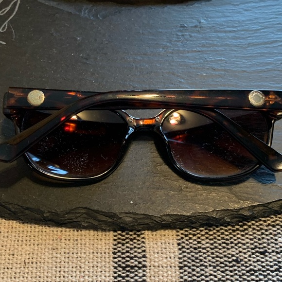 Women’s Sunglasses - Picture 7 of 14